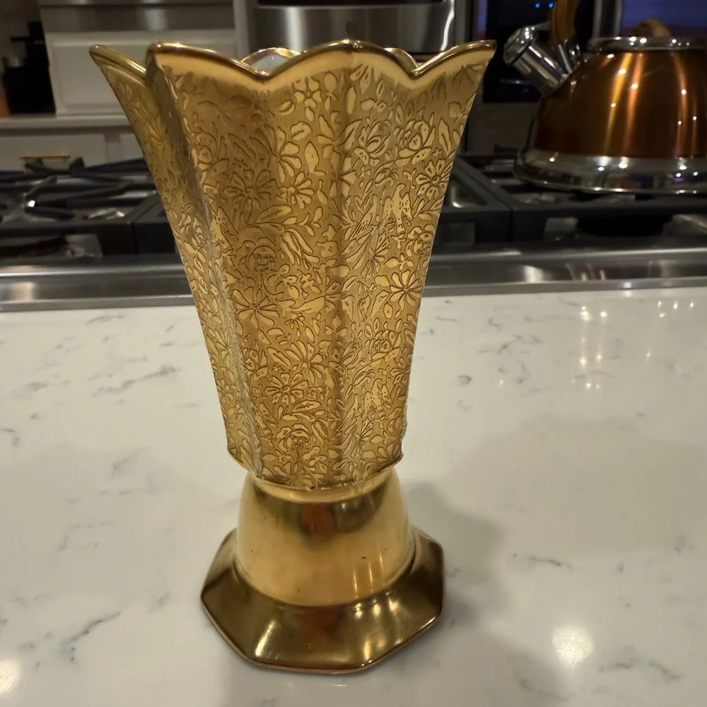 Wheeling Decorating Company Gold Encrusted Vase Doves Roses Daisies